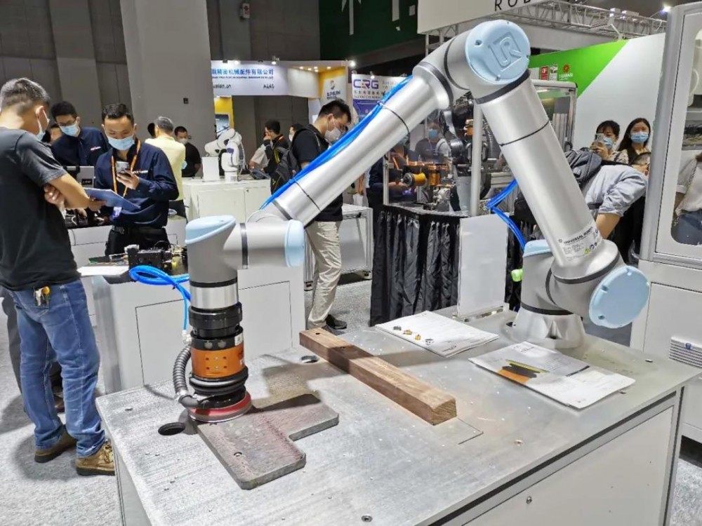 優傲機器人